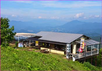 陣馬山の茶屋