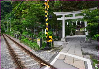 御霊神社入り口