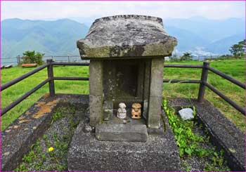 山頂祠