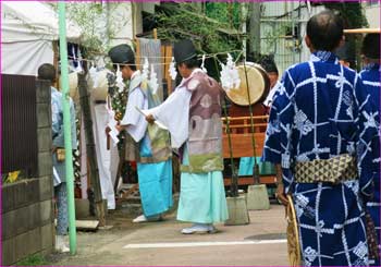 神主がお祓い