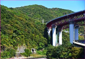 谷峨の東名陸橋