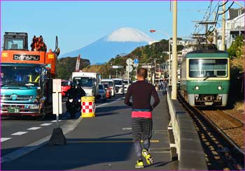 江ノ電と富士山