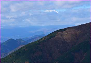 富士は雲間に