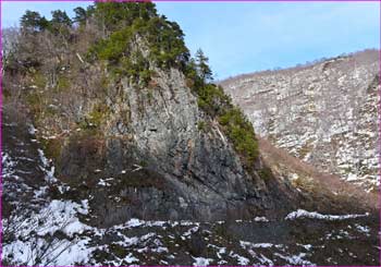 芝倉沢岩壁