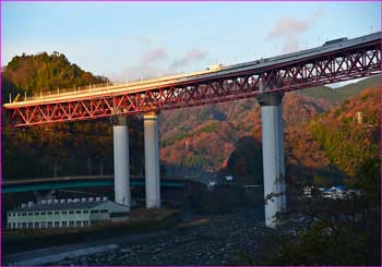 東名陸橋