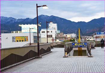 渋沢駅で