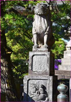 本堂前の狛犬