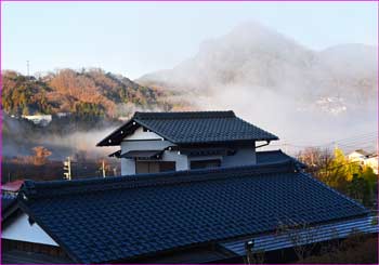 霧の麓