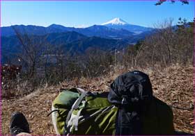 山頂で