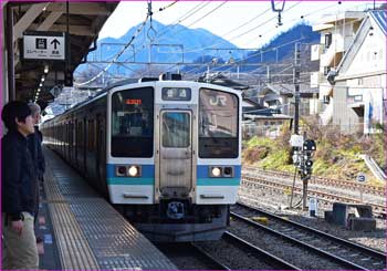 大月駅電車