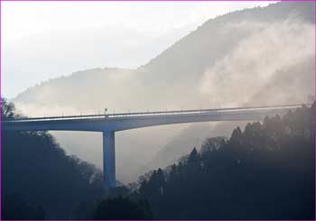 東名陸橋