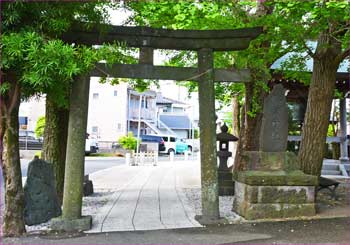 諏訪神社鳥居