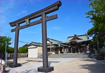 諏訪神社正面鳥居