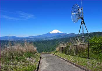 振り返って富士を