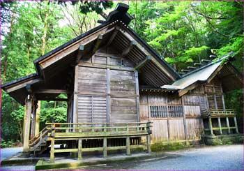 諏訪神社本殿