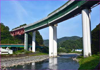 東名道谷峨陸橋