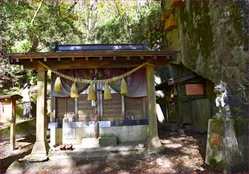 石割神社