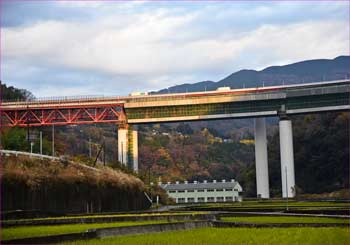 東名陸橋