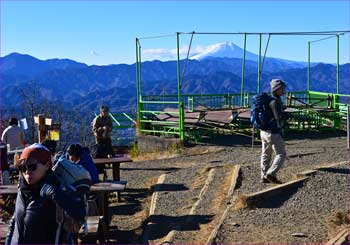 陣馬山山頂