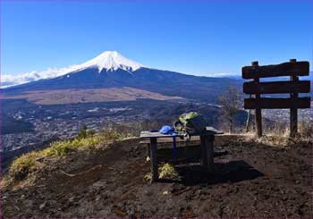 山頂で