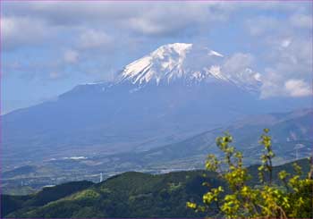 雲わく富士