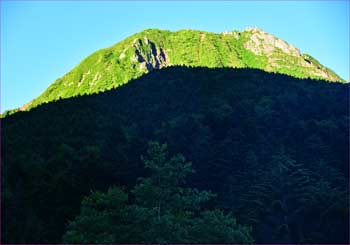 阿弥陀岳明ける