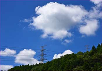 雲湧く