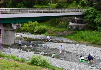 川遊び