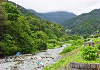 山は雲って