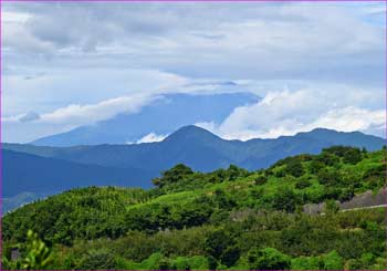 富士は雲に