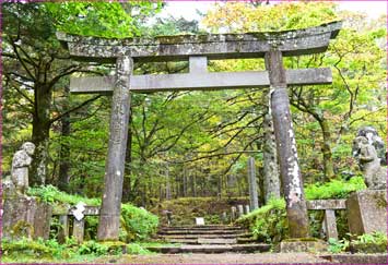 馬返しの鳥居