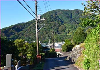 洒水の滝へ