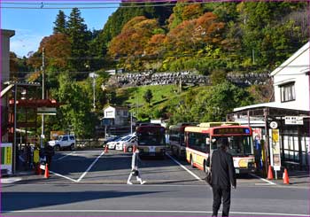 奥多摩駅前