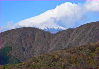 富士雲なびく