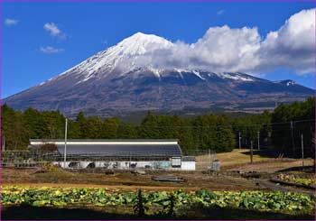 雲わく富士