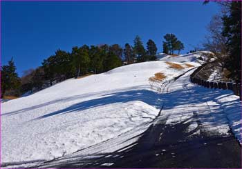 ゴルフ場に雪が