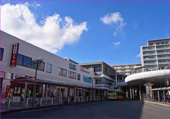 秦野駅前