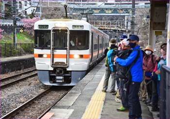 谷峨駅で