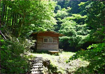 一軒屋跡避難小屋