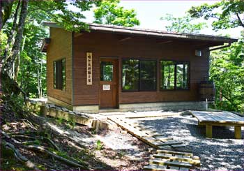 畦ヶ丸山頂小屋