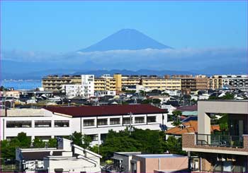 モノレール駅から富士山