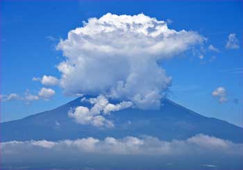 富士に雲が