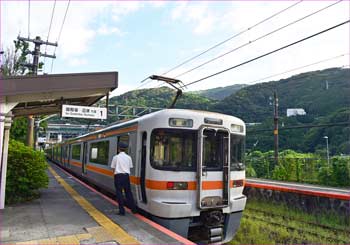 谷峨駅で