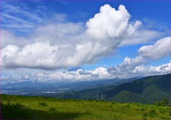 雲湧いて