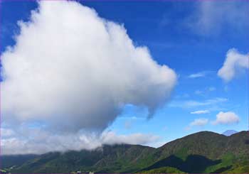 雲が