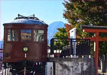 電車と富士