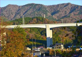 新東名陸橋