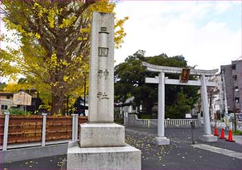 三囲神社