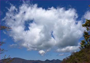 雲が