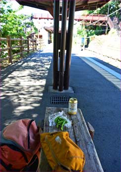 駅で一杯